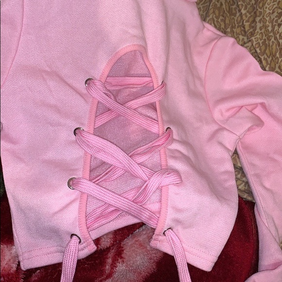 Cropped back pink hoodie - Picture 2 of 3